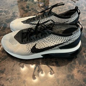 Nike Flyknit size 10